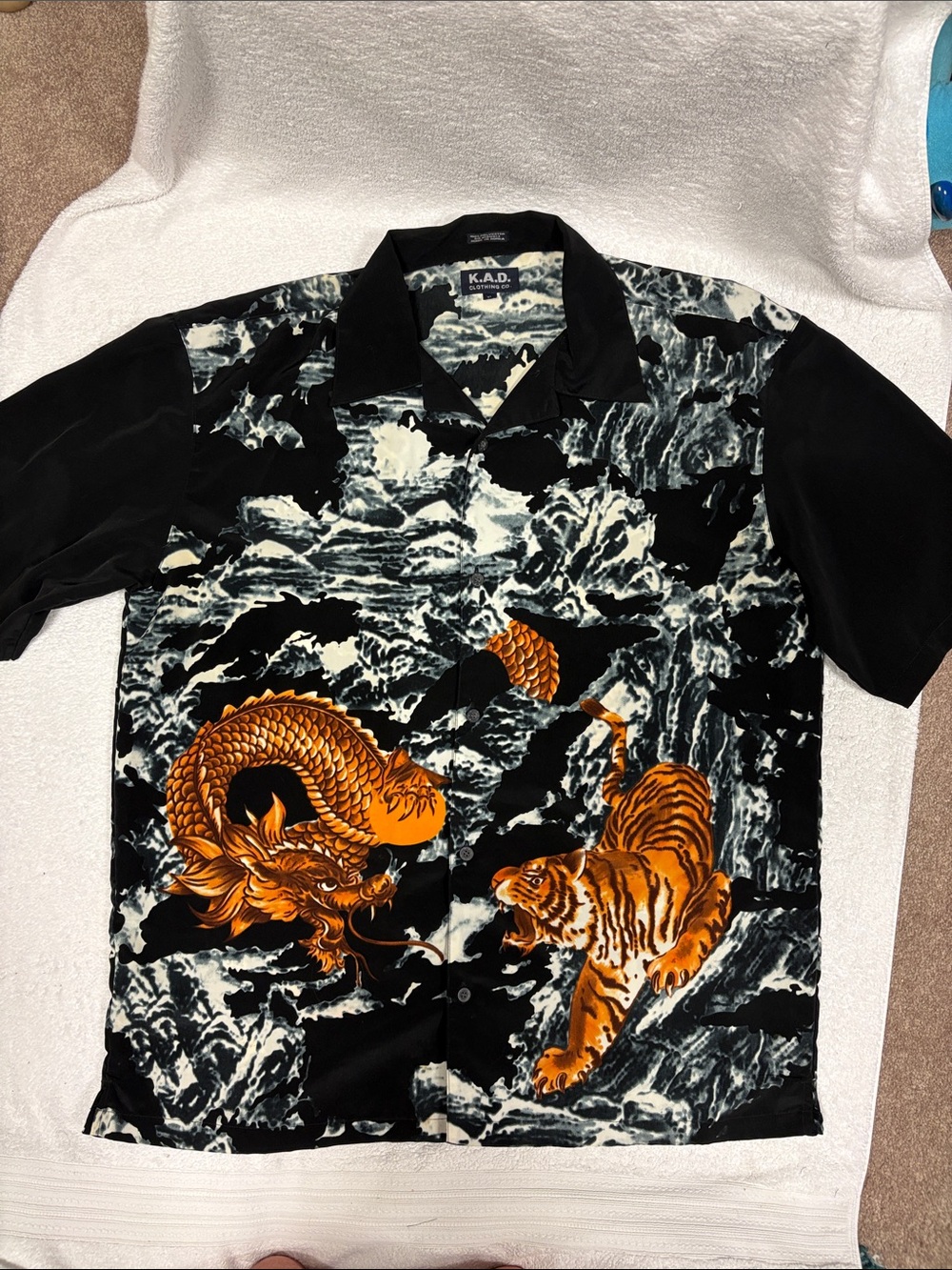 K.A.D. Men’s xl Black Short-Sleeve Dragon & Tiger Print Button-Down Shirt